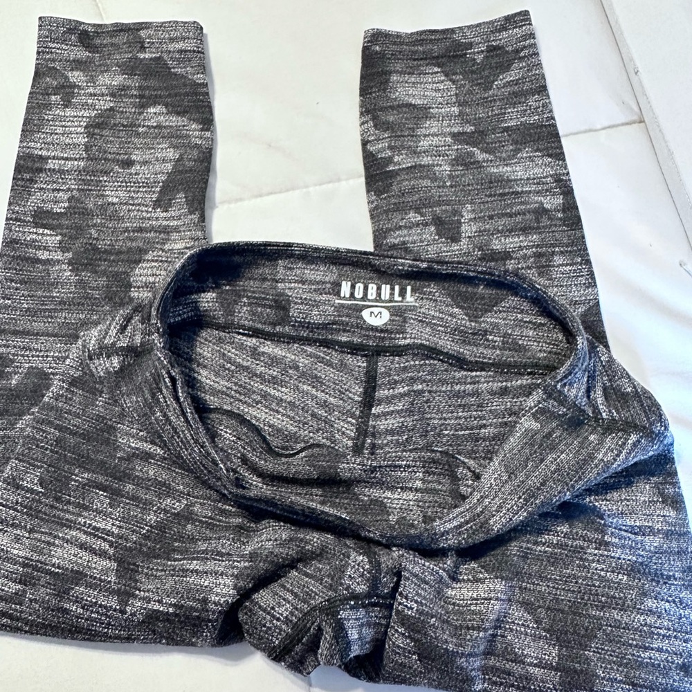 NOBULL Crop Leggings